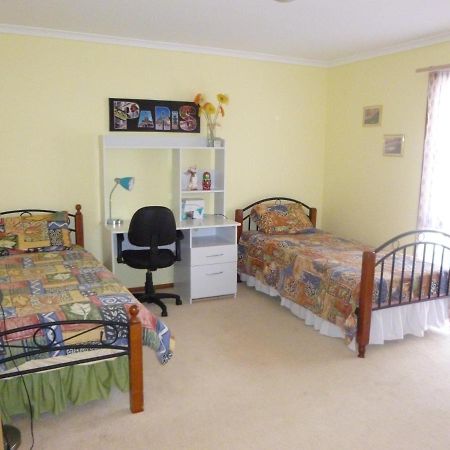 Effie Court Apartment Springvale South ภายนอก รูปภาพ